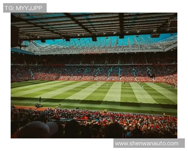 西装球星闪耀绿茵场，足球场上演绅士风采与竞技激情融合